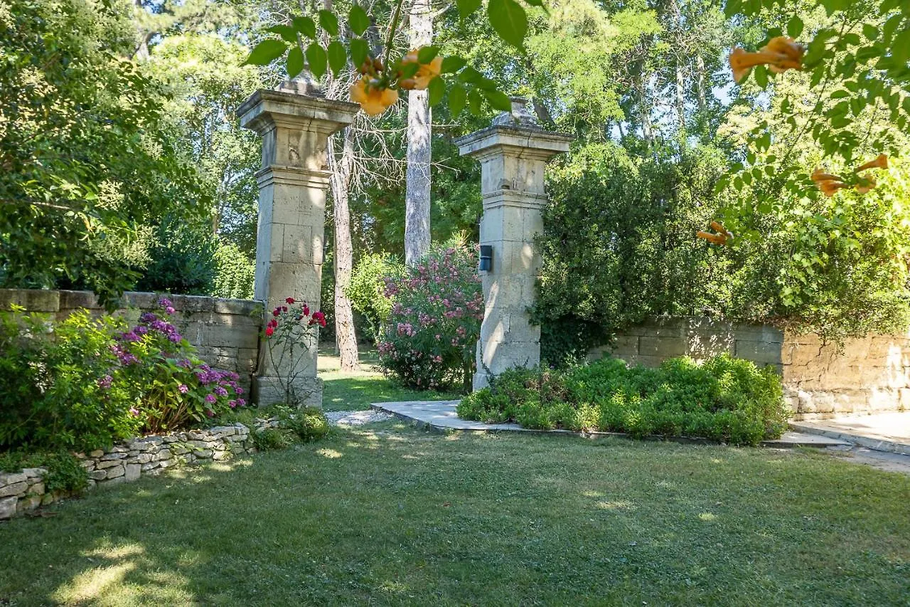 Mas De Capelou Bed & Breakfast Avignon 0*,  France