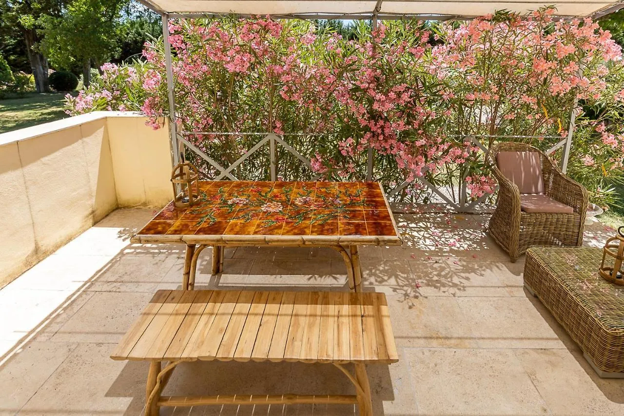 Mas De Capelou Bed & Breakfast Avignon 0*,  France